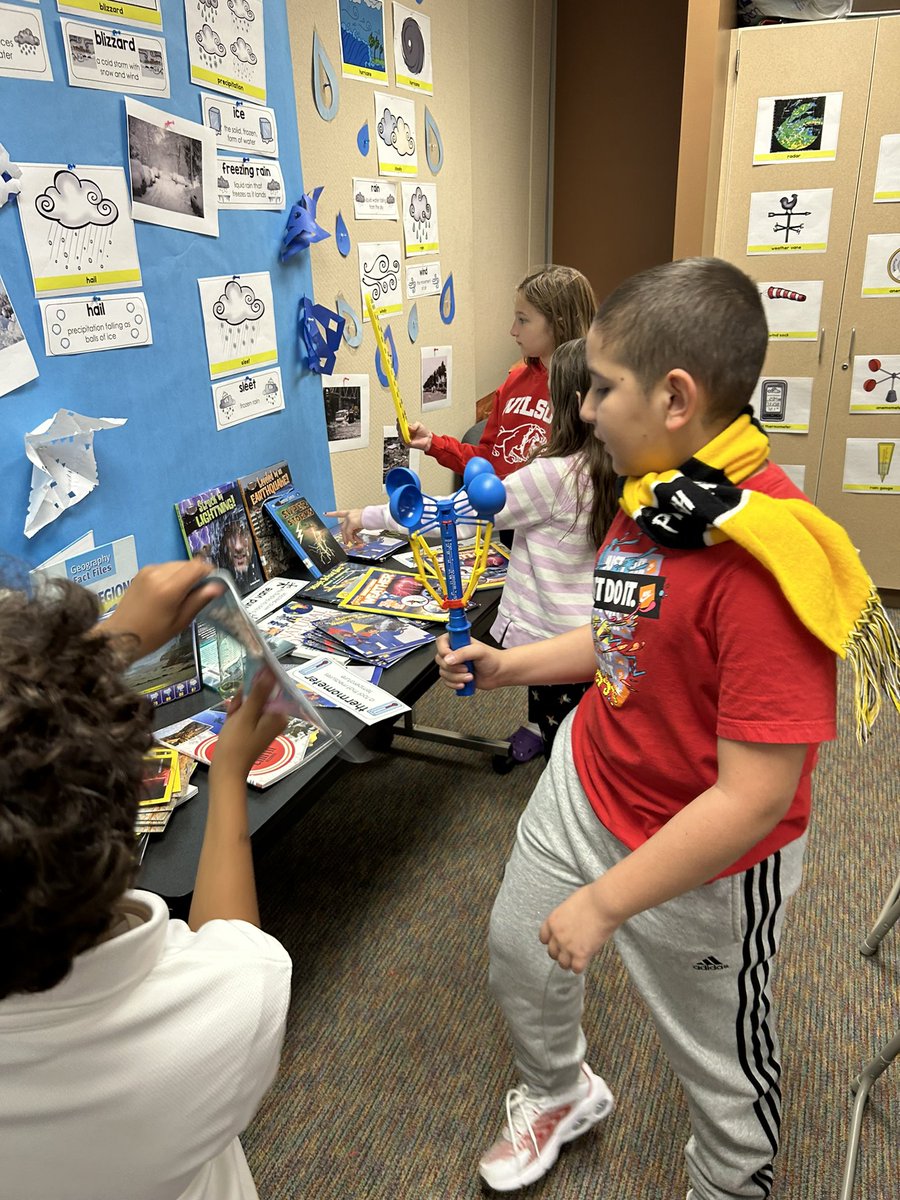 JRSLynch's tweet image. This has been one of the most fun learning experiences ever!  
✅Learning Lab filed with books and tools
✅Tons of collaborative inquiry
✅Brains ready for research
Thank you @TJSpringerWX for sharing your expertise with us today! 🌊💨🌪️⚡️ #TExpL @WilsonSchlDist @AlbrightTExpL