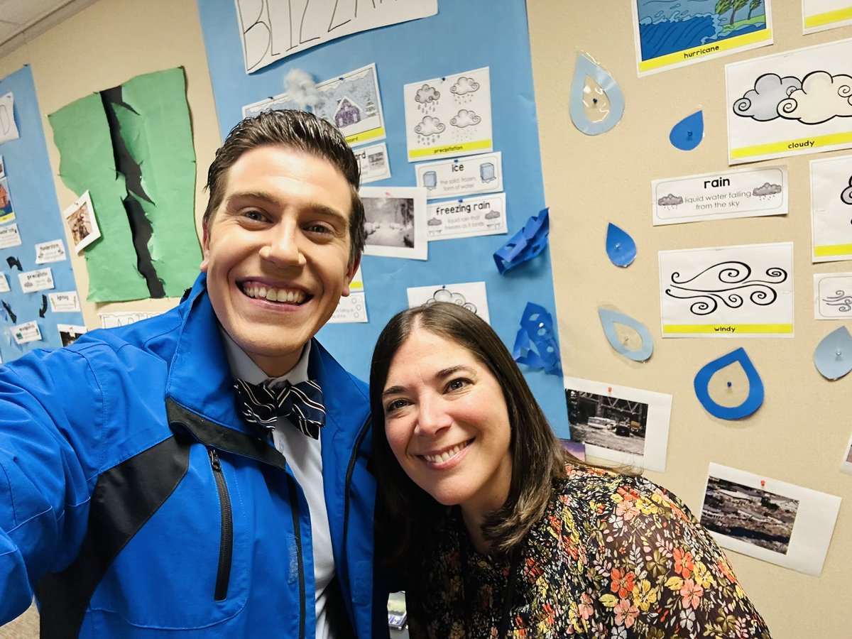 JRSLynch's tweet image. This has been one of the most fun learning experiences ever!  
✅Learning Lab filed with books and tools
✅Tons of collaborative inquiry
✅Brains ready for research
Thank you @TJSpringerWX for sharing your expertise with us today! 🌊💨🌪️⚡️ #TExpL @WilsonSchlDist @AlbrightTExpL