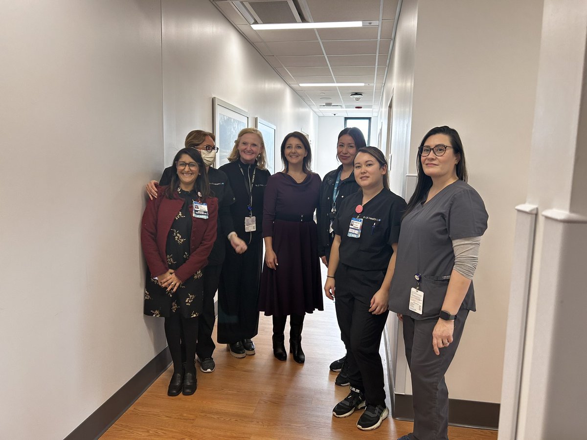 sbleas66's tweet photo. Honored to have CDC Director Dr Cohen here at UI Health today to see out work to vaccinate our community for Flu and Covid-19 https://t.co/z39aLm9oXA