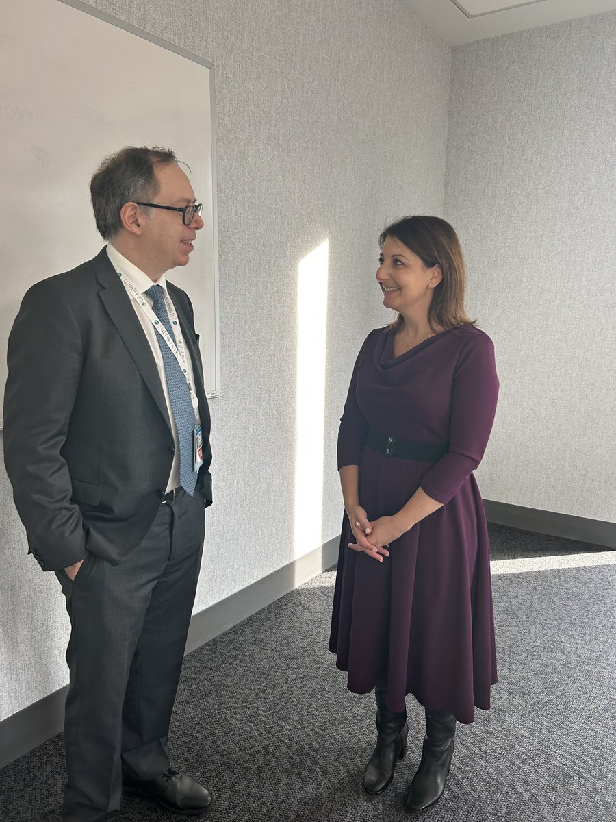 sbleas66's tweet photo. Honored to have CDC Director Dr Cohen here at UI Health today to see out work to vaccinate our community for Flu and Covid-19 https://t.co/z39aLm9oXA