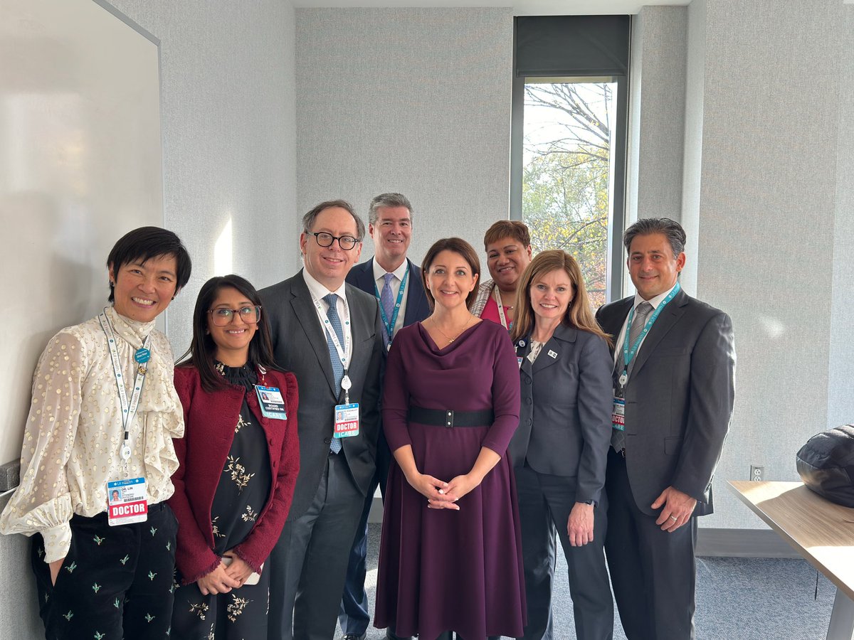 sbleas66's tweet photo. Honored to have CDC Director Dr Cohen here at UI Health today to see out work to vaccinate our community for Flu and Covid-19 https://t.co/z39aLm9oXA