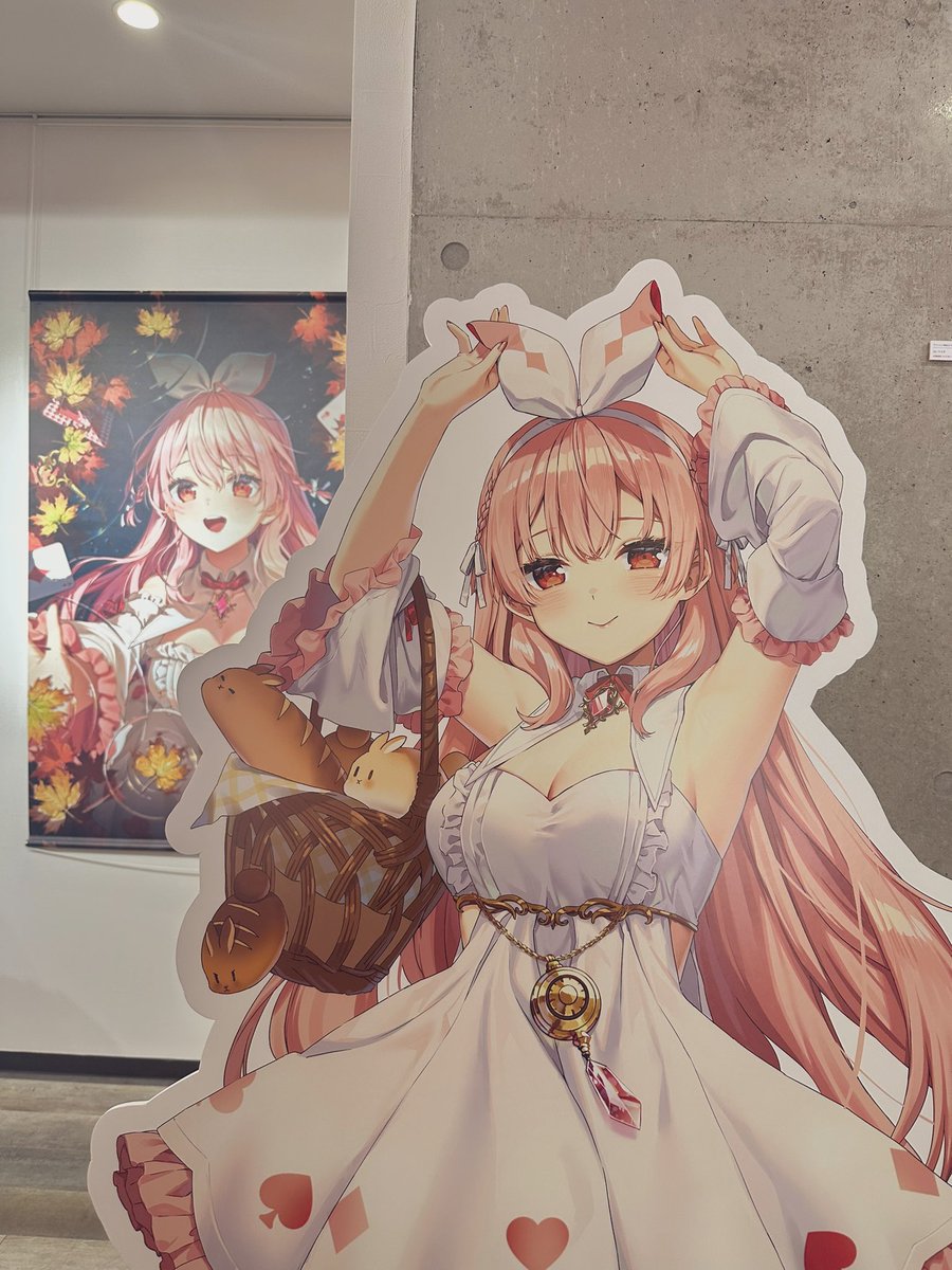kaioura's tweet image. I visited Rosu’s #LookingGlass art exhibit last night, it’s so beautiful 🥹
I’m so happy I was able to see it 😭💕