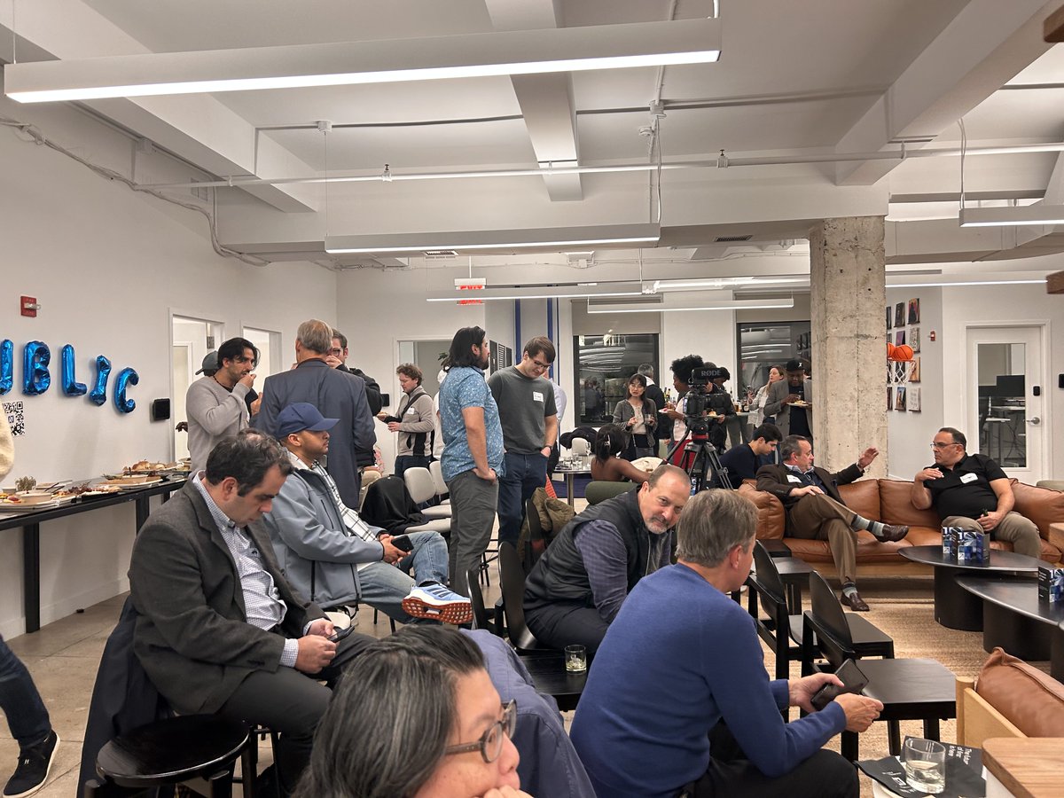 republicnote's tweet image. R/Note investors in the HQ for our holder-only event. 🥳🌟

Couldn’t join? Stay tuned, we&apos;ve got more coming up! 😎 #republicnote #web3 #tokenisation