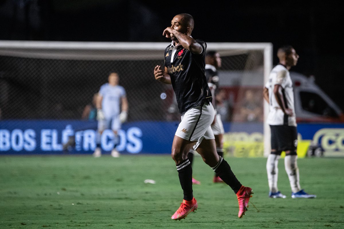 futebol_info's tweet photo. Fim de jogo | Vasco 1x0 Botafogo

📸 Leandro Amorim/Vasco https://t.co/likXeQR7zk