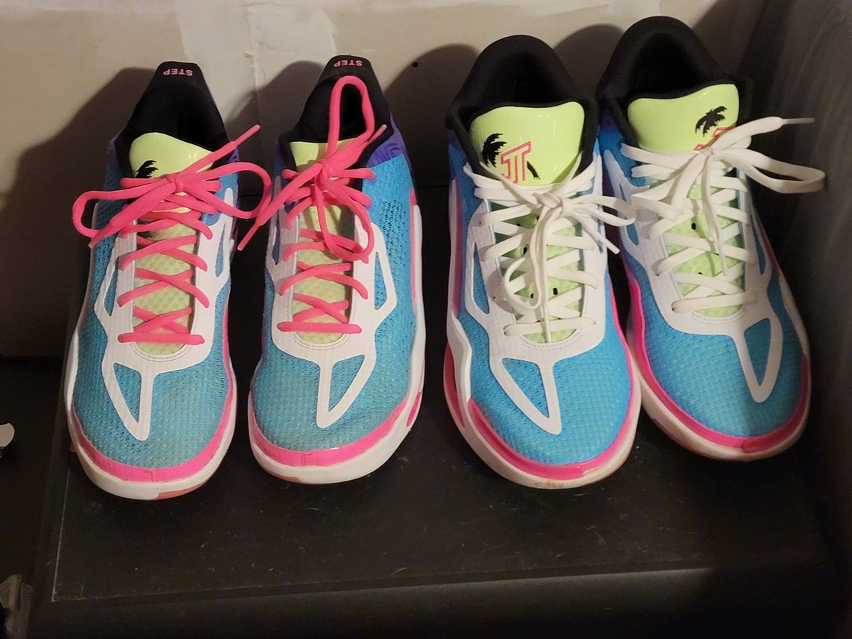 AlfAteAcat's tweet image. Got my son pink laces for his #Nike #TatumOnes #WaveRunners they look sharp. #FatherandSonStuff #MiniMe @jaytatum0