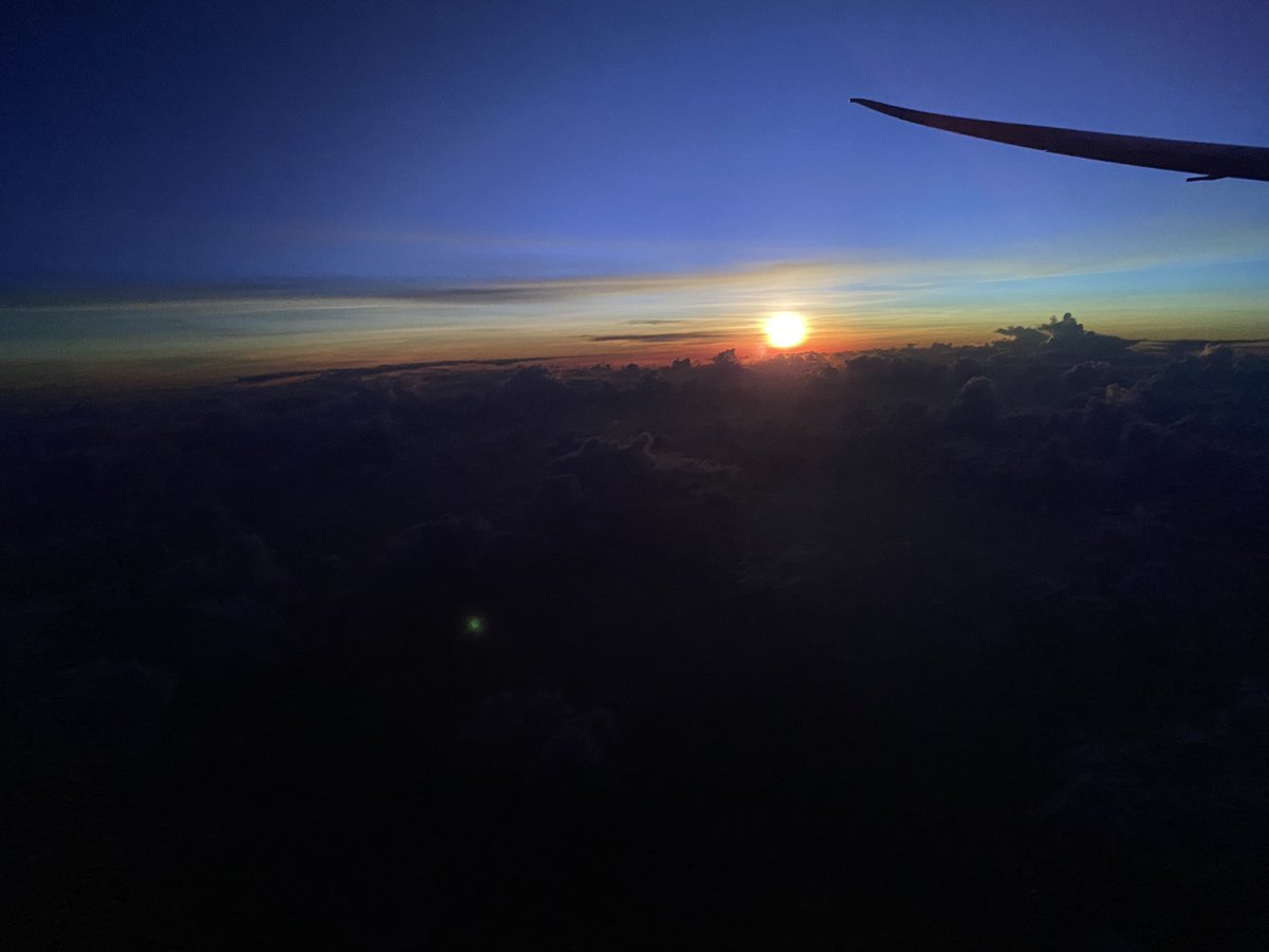 Sunrise over the South Pacific… erm E just landed in Auckland. All the gear has turned up, now for the quick hop down to Wellington for tonight’s gig at Meow, #Wellington #NewZealand