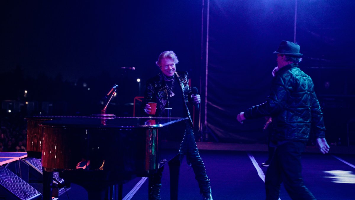 gunsnroses's tweet photo. Toluca, Mexico was an awesome last show of the tour! What an incredible experience, thanks to every single person who came out🌹 https://t.co/UkMmKgL7o6
