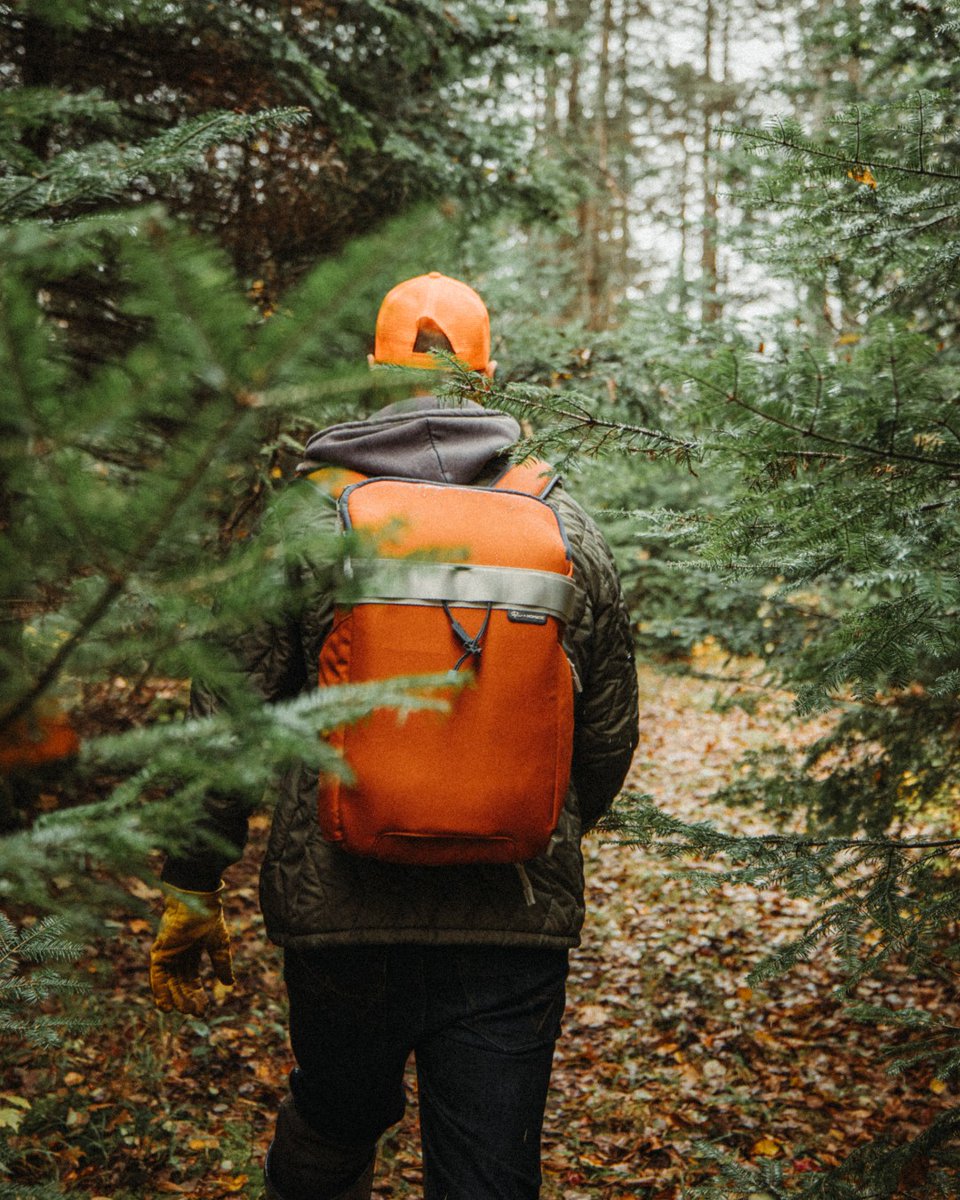 Capturing life's vibrant moments with a pop of color. 📸🍊 The Luma Camera Pack 18L, crafted from durable, water-resistant materials, will instill the confidence you need to navigate your #lifeonthemove!

 📸: <a href="/petermckinnon/">petermckinnon</a> 

Learn more: bit.ly/46RF3gT