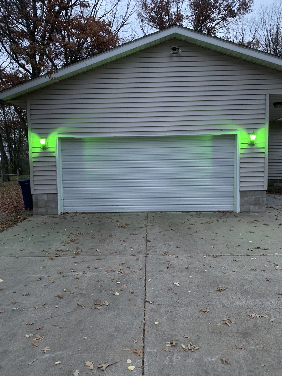 Do you have YOUR #GreenLights turned on, supporting #Veterans?  Supporting our #Veterans today and everyday. #VeteransDay is November 11.  If you know a Veteran, when you see a veteran, thank that veteran!