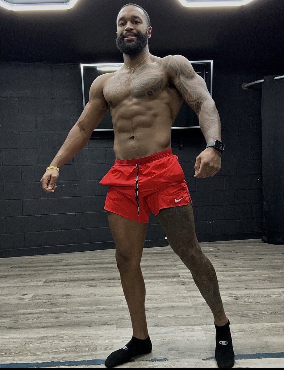 _hudsun_'s tweet photo. 12 days out from my first NPC Men’s Physique show. The 9 week progression.. still have a long road ahead 🤝🏾🥷🏽 https://t.co/vNZIYyYQMw