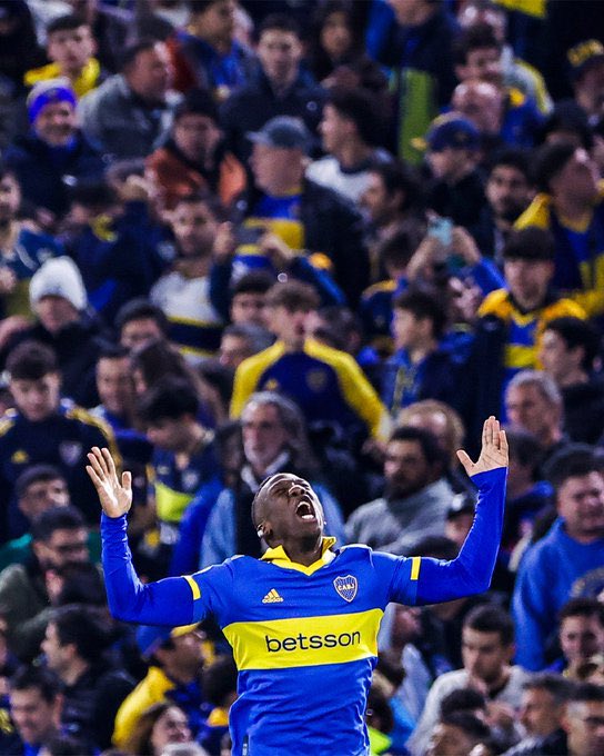 CABJRR_'s tweet photo. Jugar con los ligamentos comprometidos vs Colo Colo, darnos vida vs Pereira, ser un líder vs Palmeiras, ser el mejor en la final y goleador de Boca en la Copa. 
Entendió lo que es Boca como pocos. https://t.co/0z9Mz7T70Q