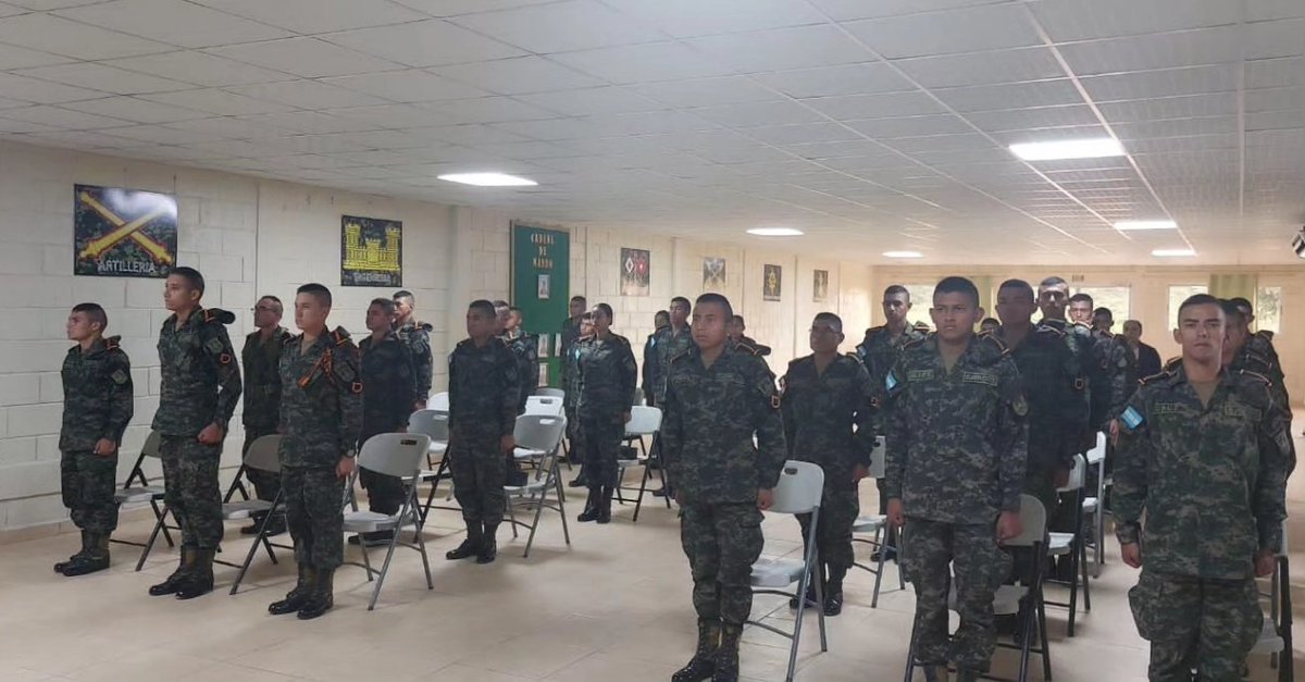 FFAAHN's tweet photo. #CapacitaciónMilitar
La Escuela de Sub Oficiales del Ejército #ESOE inauguró con éxito el Seminario de Certificación para Instructores. La ceremonia fue presidida por el Sub Comandante del #CODOCEM, Coronel de Aviación Fredy Obando Palomo. https://t.co/vVusZeyZhT