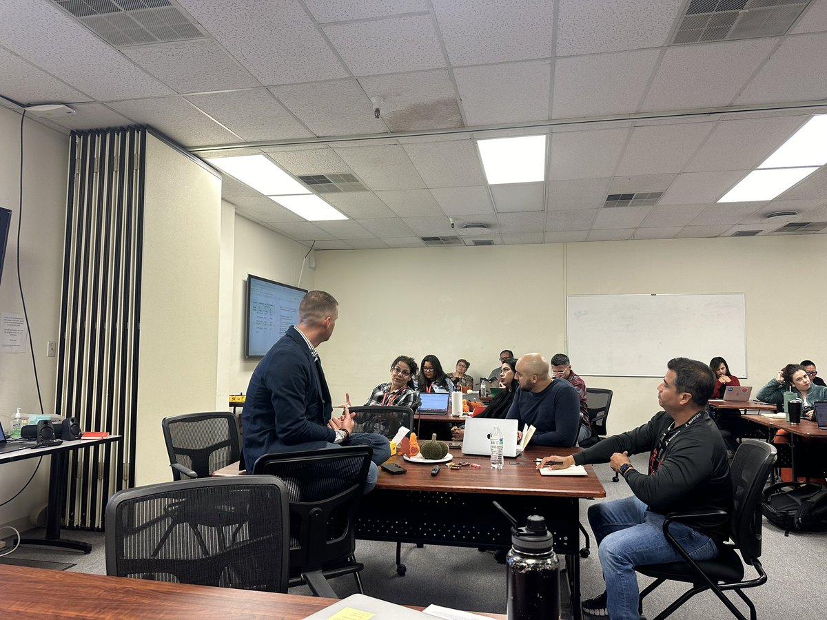 I enjoyed the way Josh lead conversations with us about challenges faced, good teaching, and models that show the stages of tech integration, learning and STEM in the classroom and how to level it up. <a href="/sharodickerson/">👩🏽‍💻Sharo Dickerson 🦋🚀🌱💕</a> <a href="/TraferaOfficial/">Trafera</a> <a href="/EPISD_ITS/">EPISD Digital Learning</a> <a href="/jmmorales27/">Jesus M. Morales</a>