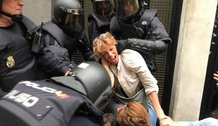Figueeee2's tweet photo. I aquí no veu dir res??? #1octubre https://t.co/wg9pCyJBQv