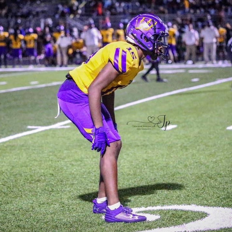 Brycenscott7's tweet photo. Senior Season Highlights: 
10 targets, No TDs allowed 
2 INTs
1 FF
5 PBUs
79 TKLs
2 TDs
https://t.co/okxjgwAoOB https://t.co/tULwPRtJUi