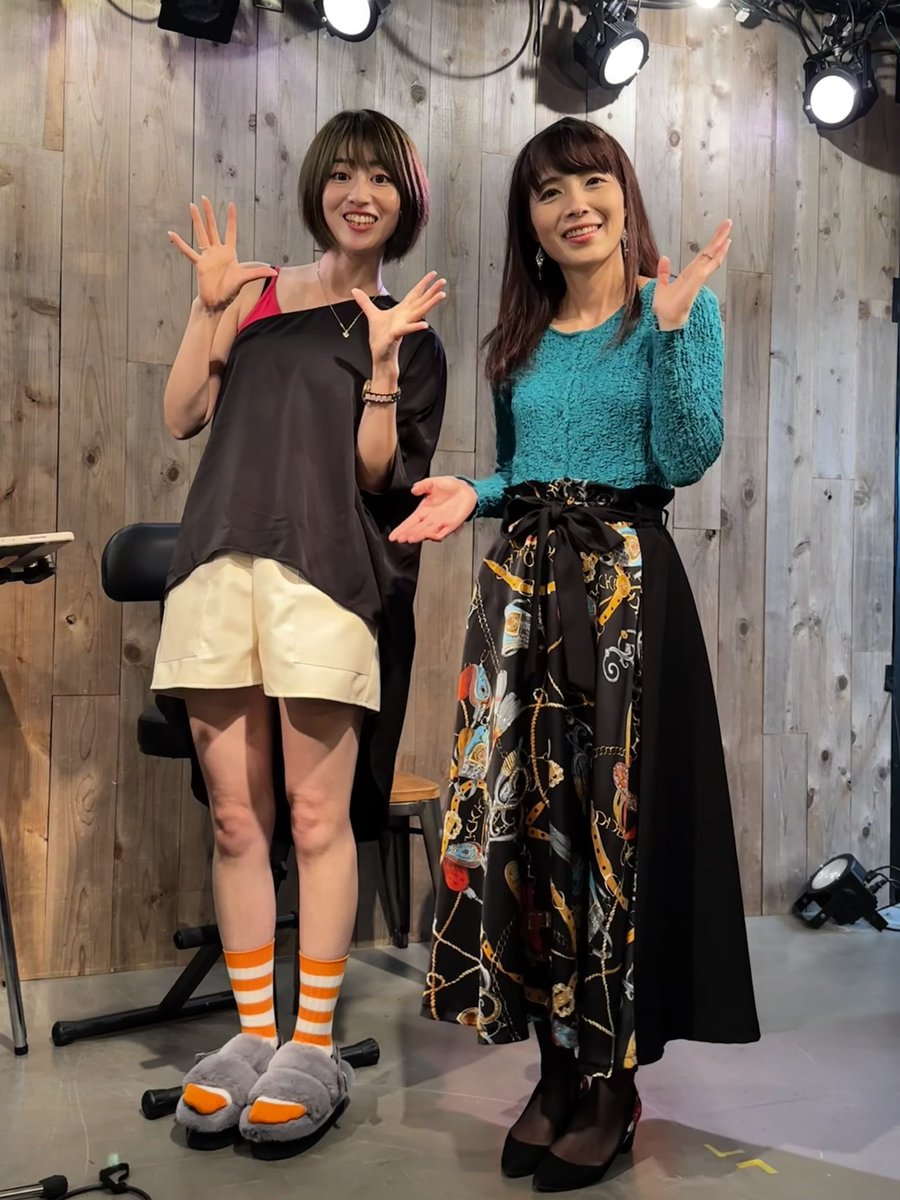 nandaaaaaro's tweet photo. 2023.10.19(木)
Cafe'鈴 代官山NOMAD
ホスト 鈴音さん
ゲスト ひいらぎ繭さん

終始賑やかだった〜
繭さんのリクエストでスペシャルドリンクがこの日だけ復活（笑）

コラボで「君の住む街」
みんなで歌いました😊

前���の新曲のタイトルは「AI〜My Buddy〜」に決定🎵
#カフェ鈴 
#鈴音
#ひいらぎ繭 https://t.co/NbcR70ofjT
