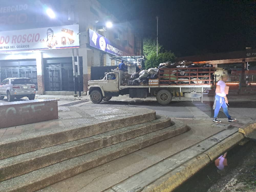 sulmeavila's tweet photo. #06Noviembre Hoy se dió inicio al Plan Navidades Limpias en el Casco Central de la Capital del Estado #Guárico #SanJuanDeLosMorros, a todos los habitantes y comerciantes de esta zona le hacemos un llamado de sacar la Basura en el Horario establecido, Evita Sanciones. https://t.co/n5Kj7zVaMU