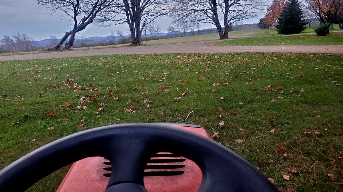N1STN's tweet photo. 38 degrees and mowing the lawn. I think this may be the last one for the season! https://t.co/3tBi7P5RNb