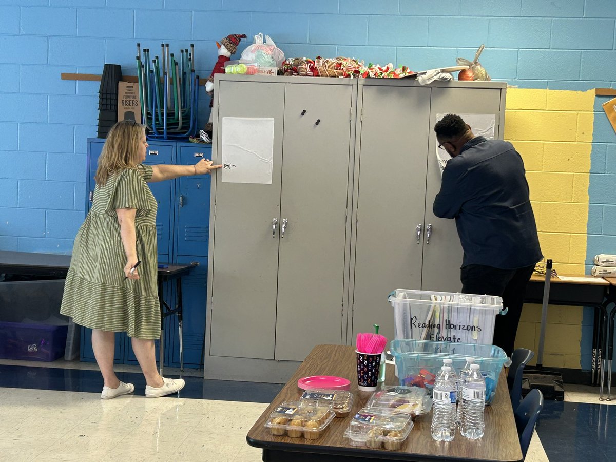 ectyson22's tweet image. I enjoy stopping in to catch @kbp0819 leading a @ReadingHorizons lesson for new teachers and part of our curriculum team. @BeaufortCoSchNC