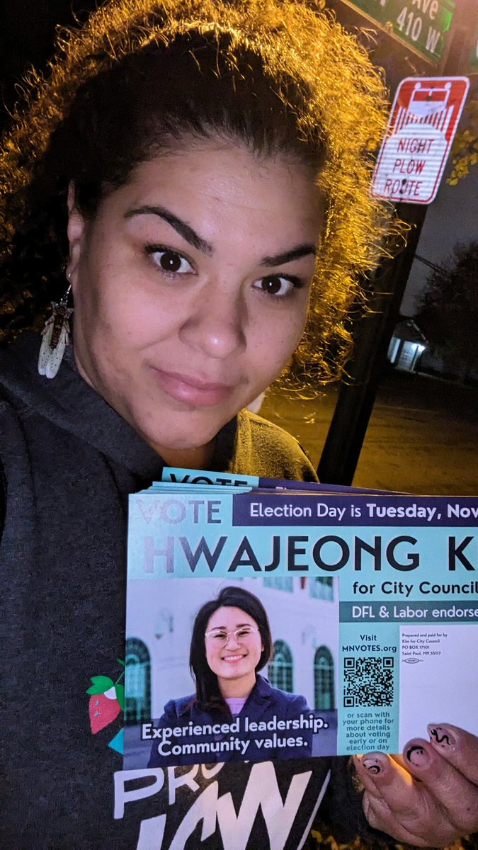 It's getting dark earlier and earlier... Must almost be election time! And I can't wait to vote for @hjkforward5 for my city council member!! #GOTV #GoVote