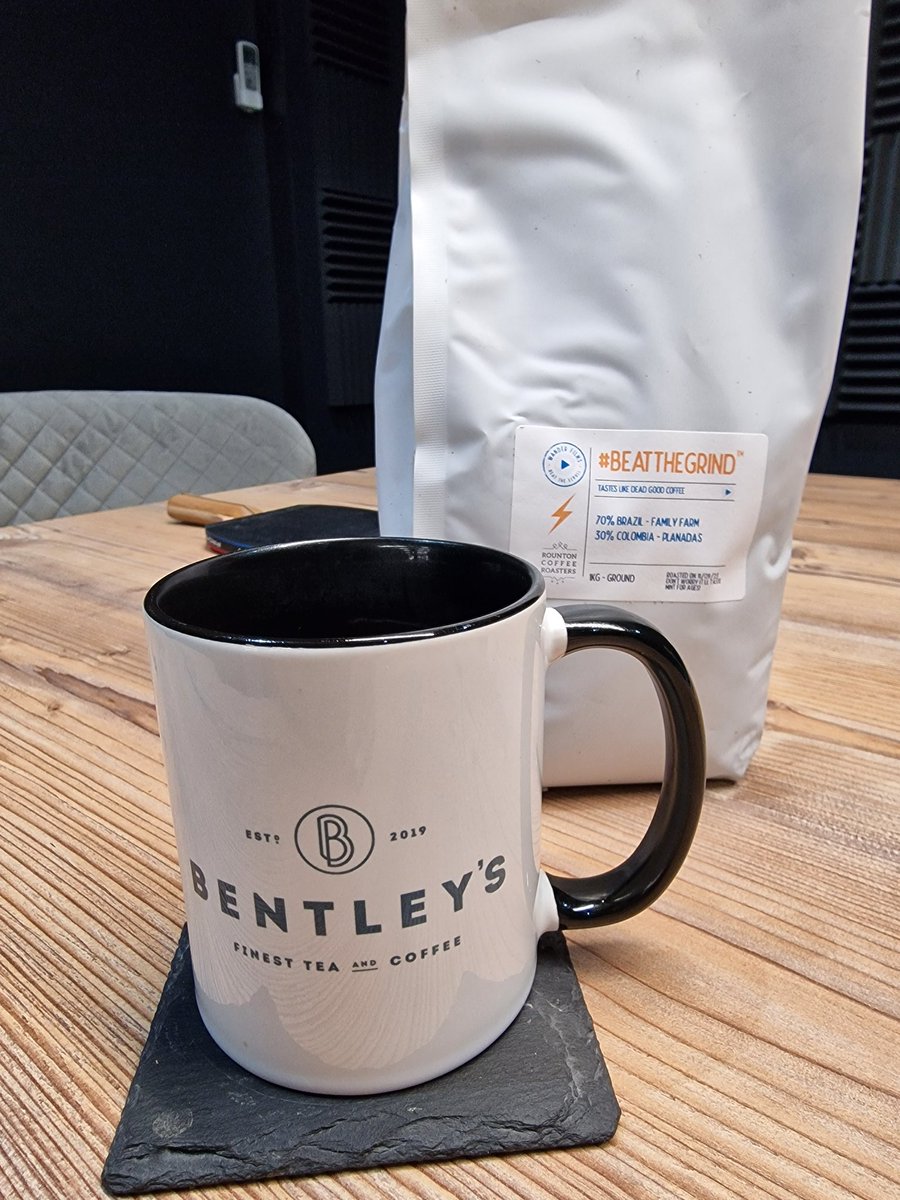 MissEmily_B's tweet photo. Wonderful to visit @WanderClover at Wanderland today. A lovely touch to be served a superb cup of #BeatTheGrind coffee, a @RountonCoffee bespoke blend, in a @BentleysCoulby mug 🥰 @WANDER_FILMS_UK - you rock🤘
Fab to see you @WanderLouTonner @JoElliott99 🤗😚 https://t.co/ntMAzh1ZrZ