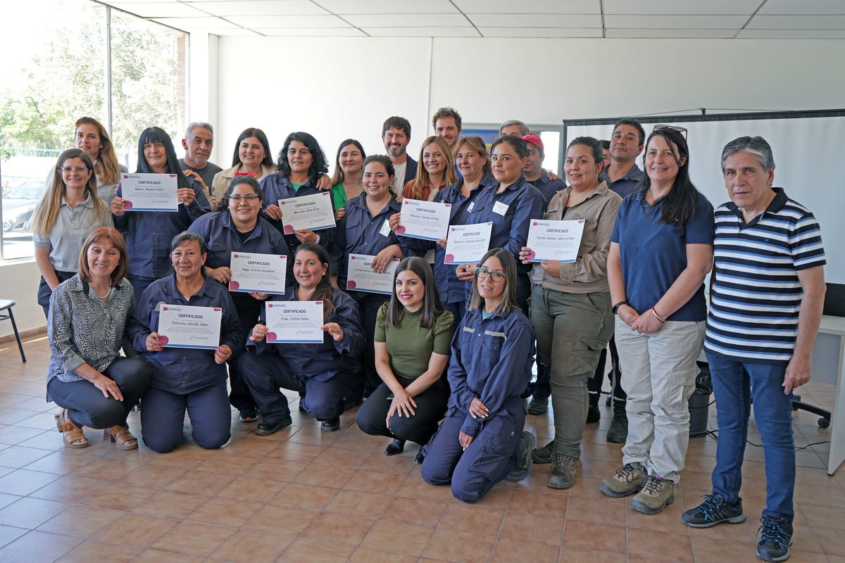 serranosaprensa's tweet photo. 🎓 Finalizó el proceso de prácticas de soldadoras en mig; 9 mujeres integrantes del programa "Constructoras" reforzaron sus conocimientos y destreza en soldado en nuestra planta industrial. https://t.co/8F99FityDt