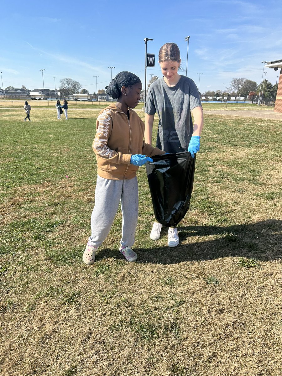 missrigginsmath's tweet photo. These Spartans practiced the “W” from our SWORD expectations by working together to pick up trash at the football field! #communityservice #SWORD ⚔️ https://t.co/UXnAgTIDxe