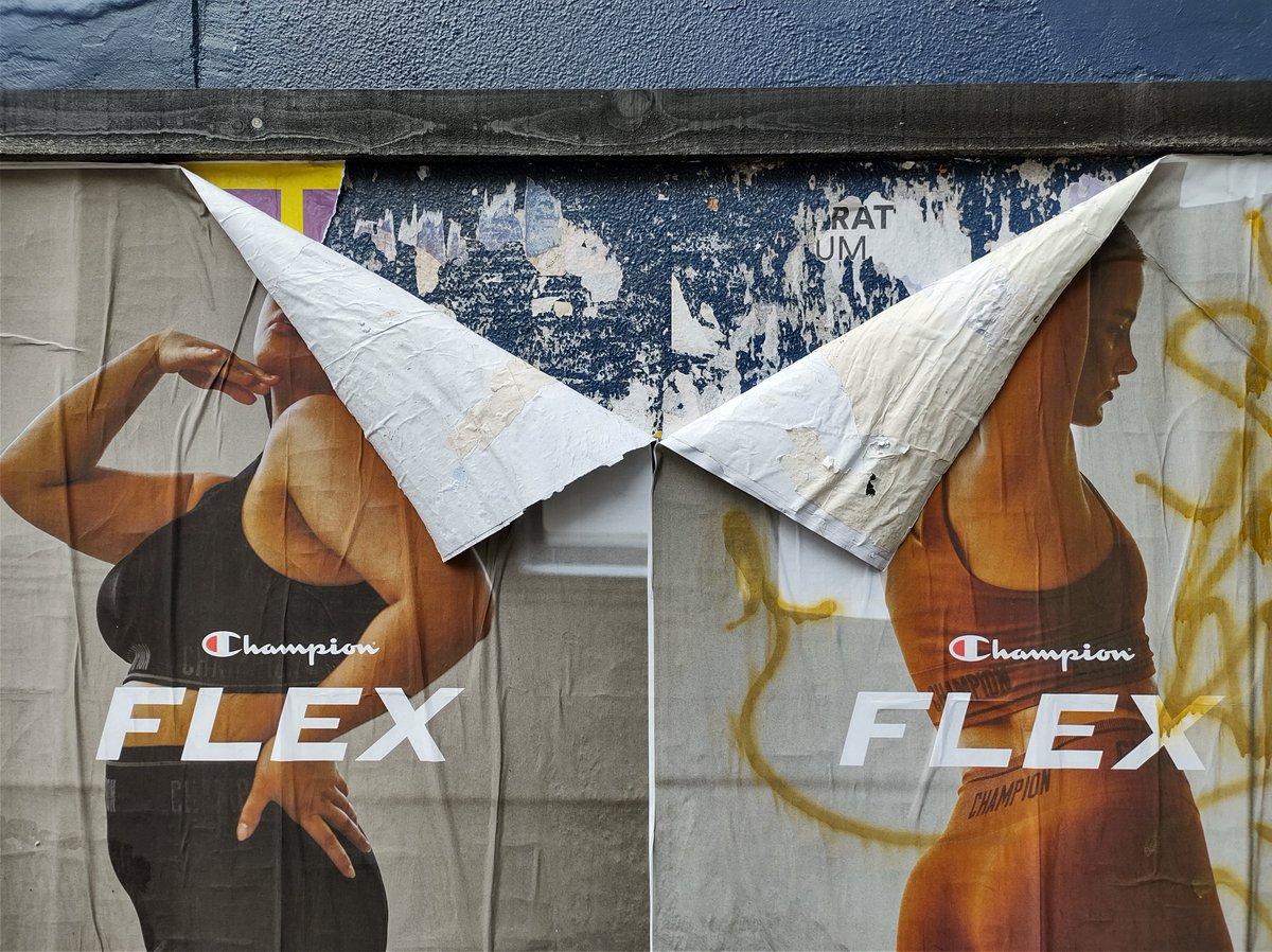 Melbourne laneways, urban cultures, graffiti management policies, and a bit about my upcoming book - listen now on "This must be the place" podcast with @Dav1dNichols: "Urban Surfaces, Graffiti and the right to the city"  on.soundcloud.com/Bu7Qb