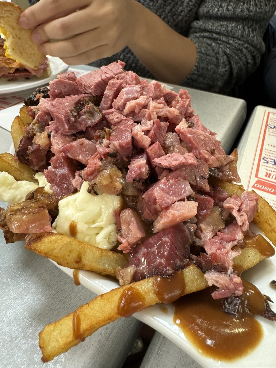 The best smoked meat in Montréal!!

#Schwartzs #MontrealSmokedMeat #Foodie #Sandwich #Montreal #Québec #CherryCola