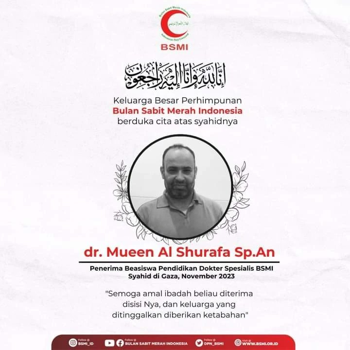 afifahafra79's tweet photo. Selamat jalan, dr. Mueen al Shurafa. 
Kami memiliki beberapa kenangan manis bersama beliau dan keluarga. Saat beliau masih kuliah PPDS di Solo, beberapa kali kami melewatkan waktu bersama. Saling mengunjungi, saling silaturahmi. 

Awal bertemu, beliau belum terlalu lancar berbahasa Indonesia. Saat kami ajak makan siang di sebuah restoran di Solo, beliau salah memilih menu: es kelapa muda, menjadi es kepala muda. Anak-anak saya tertawa saat itu.

Anak-anak kami saling mengenal.
"Kami tunggu kalian di Gaza," kata beliau.

Tapi, kalaupun suatu saat kami berkunjung ke Gaza, tentu sudah tak bisa bertemu. Beliau syahid kemarin, karena bom Israel membunuhnya. 

Sebulan penuh, sebagai dokter anestesi, beliau sibuk di rumah sakit, menangani pasien yang membeludak. Masih ingat bagaimana suara beliau bergetar saat mengirim pesan suara beberapa hari yang lalu ke kami, "it's very bad, banyak mayat tanpa kepala, tubuh tanpa ekstremitas..."

Keluarga beliau, alhamdulillah selamat, saat ini mengungsi di Rafah. Sebulan mereka tak bertemu, dan tiba-tiba mendapat info: sang ayah telah tiada.

Wahai, Israel, wahai Amerika, wahai UK, Uni Eropa, Perancis... mau berapa lagi nyawa harus melayang? 

#CeasefireNOW #StopGenocideInGaza