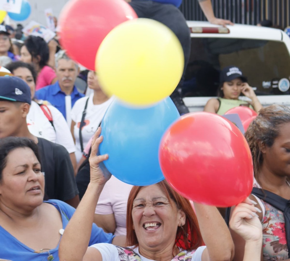 GabrielaEsSucre's tweet photo. #SiPorElE5equibo
¡El Esequibo es Nuestro! Así comenzamos la Campaña Venezuela TODA, con una hermosa marcha desde Bartolomé Salom en #Petare, ratificando el compromiso para el próximo 3 de diciembre, donde votaremos ¡5 veces Sí! 🇻🇪🙌🏼
#Petare .@NicolasMaduro https://t.co/j00P68jLT8