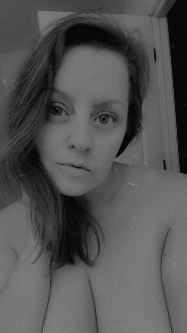 Monochrome Monday 🖤🩶 MILF Monday&hellip; whatever you call it, I&rsquo;m in. 😘  #MonochromaticMonday #NashvilleManifesto<a href="/tag/crush"class="tags"><span>#crush</span></a><a href="/tag/milf"class="tags"><span>#milf</span></a><a href="/tag/mondaymood"class="tags"><span>#mondaymood</span></a><a href="/tag/nashvillemanifesto%20"class="tags"><span>#nashvillemanifesto </span></a>