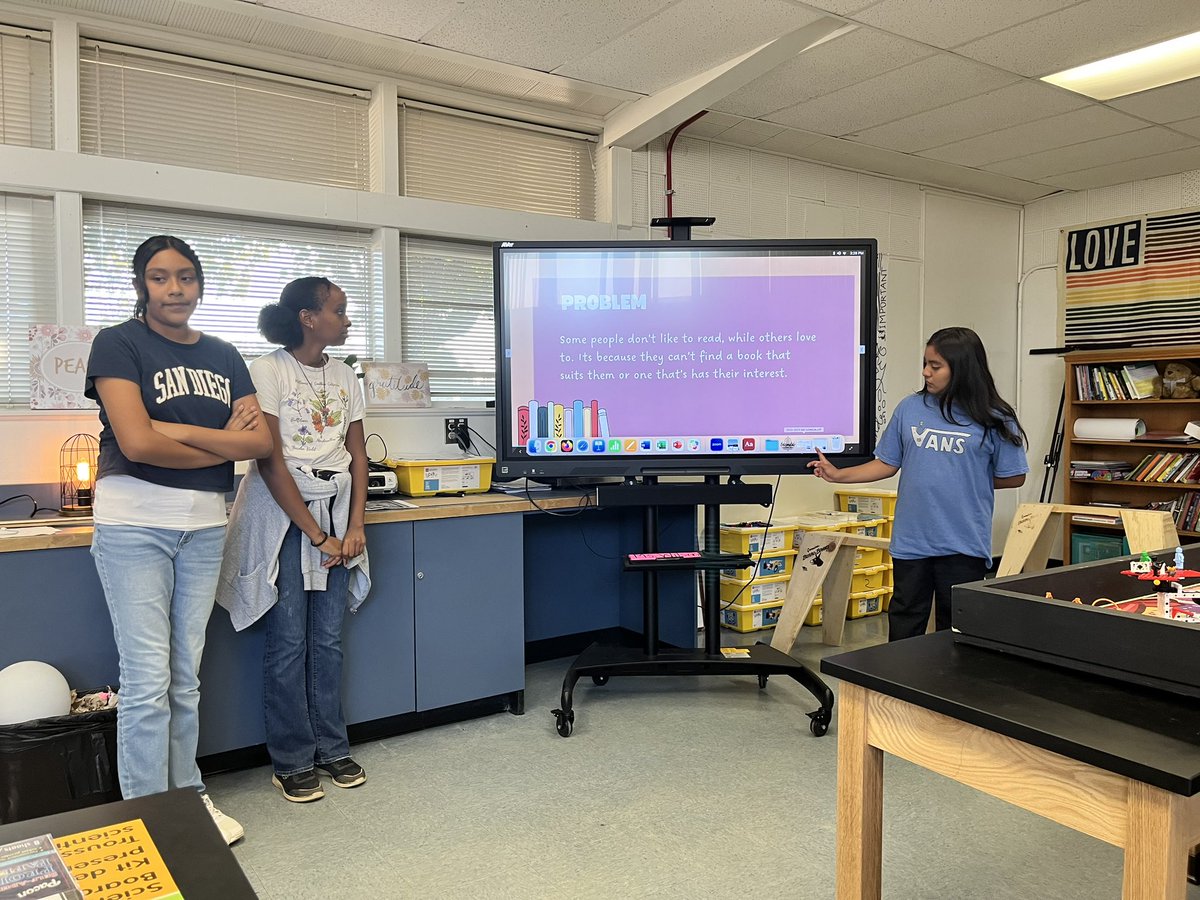 JoAnnFoxEDU's tweet photo. Check out @MissionEUSD’s FIRST Lego Team practicing their presentation in preparation of this weekend’s Qualifying Tournament! #firstlegoleague #chooseEUSD #thisiseUSd @OserRick https://t.co/cwlFGYsuWX