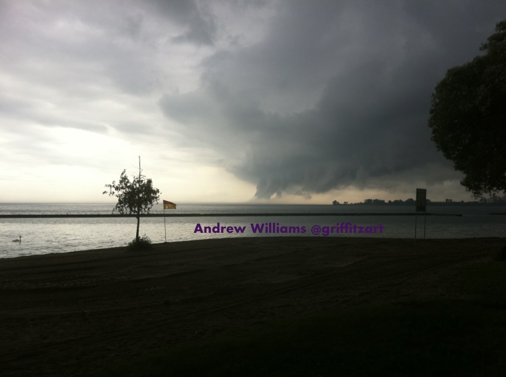 waterspout on #LakeOntario
#photography #photographer #photooftheday #photo #PHOTOS #Canada #Cloudy #wildweather #weather #horizon #rightplacerighttime #Tornado #Clouds #Minolta📷