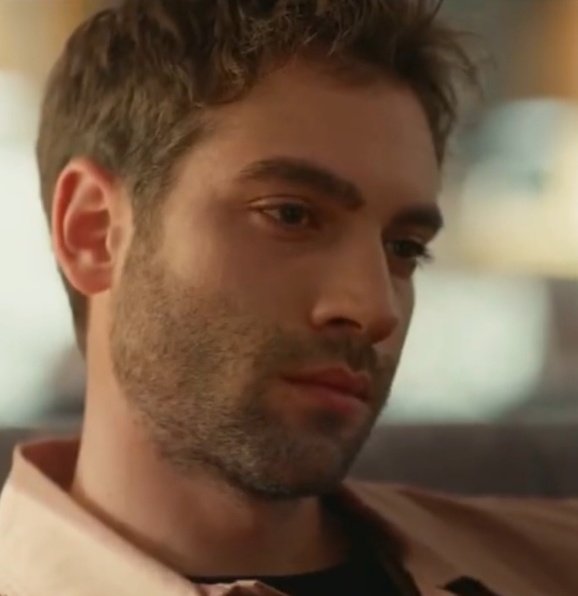 Bu aralar ciğerimi deliveren aşkı görün...🥲

#Safir | #FerYam