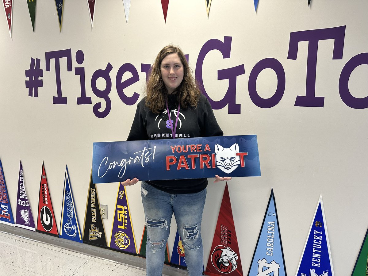 SaludaCounselor's tweet image. Congratulations to @saludahigh senior, Liberty Kirkland, for her #CollegeAcceptance to @francismarionu! #Seniors, be sure to turn in your acceptance letters and scholarship offers, so we can celebrate YOU, as well! #FuturePatriot #SHSTigerPride #OneSaluda