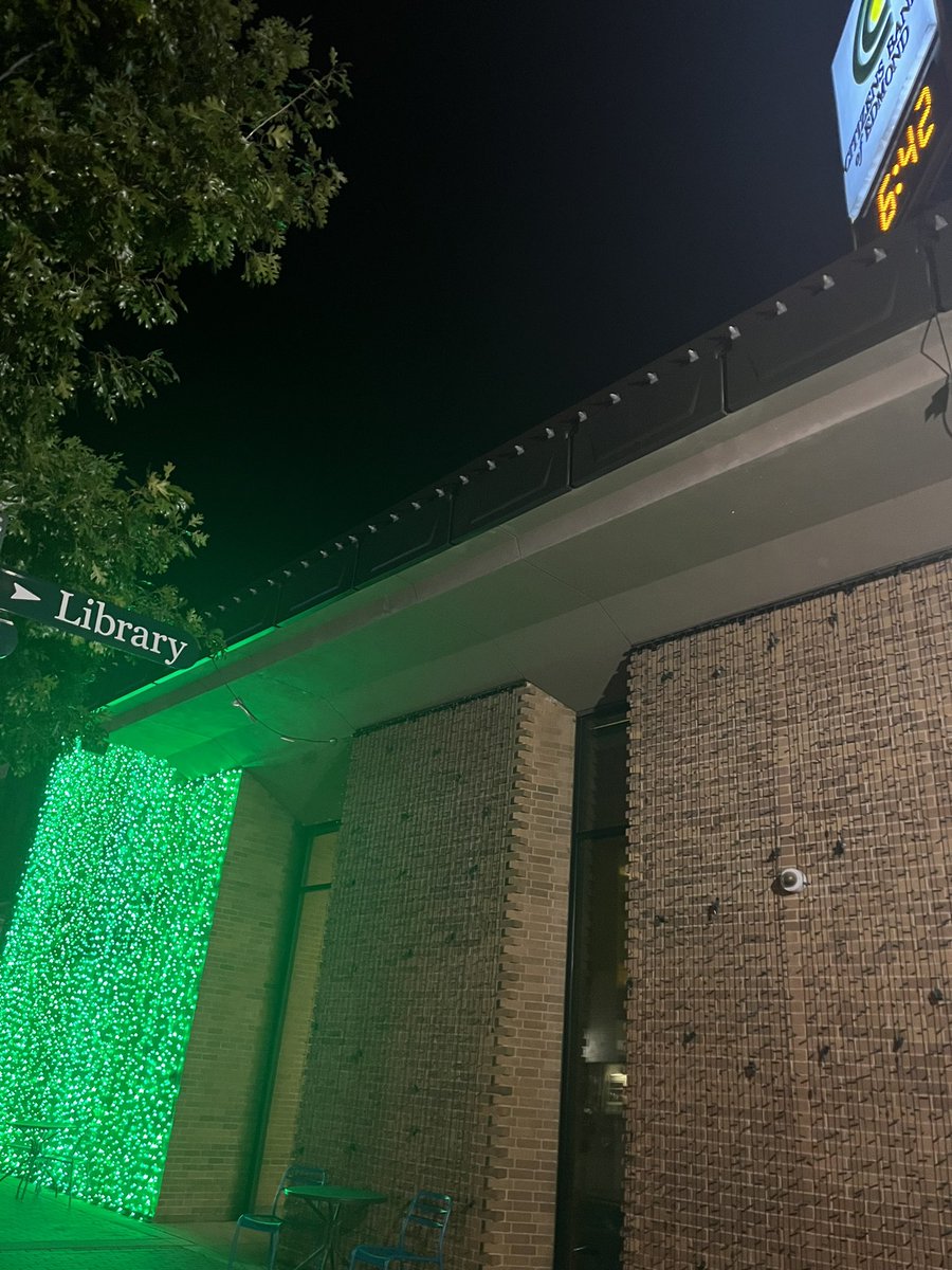 JillCastilla's tweet photo. In honor of Veterans Day week, our @CitizensEdmond lights are only shining green to honor those that have served! https://t.co/TMp2ZOTk9W
