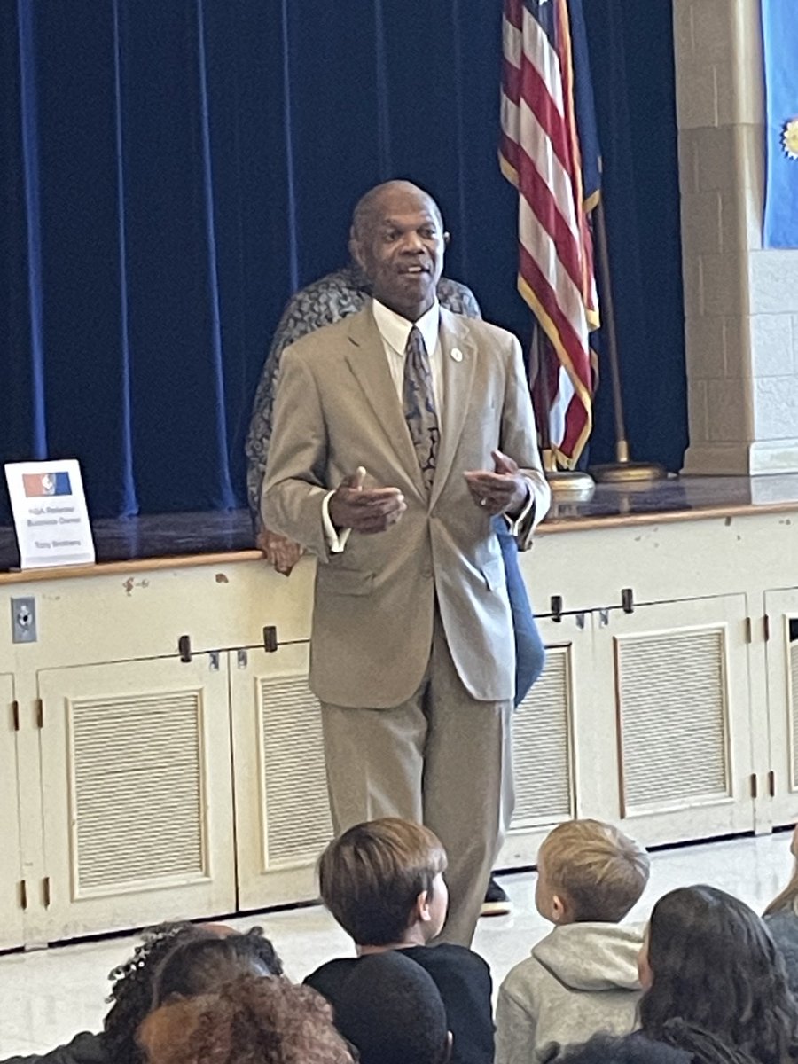 Mayor Tuck surprised us with a visit and some words of wisdom at Barron Village Career Day! #Barron Village ⁦<a href="/mrsclements2u/">Charnita Clements</a>⁩