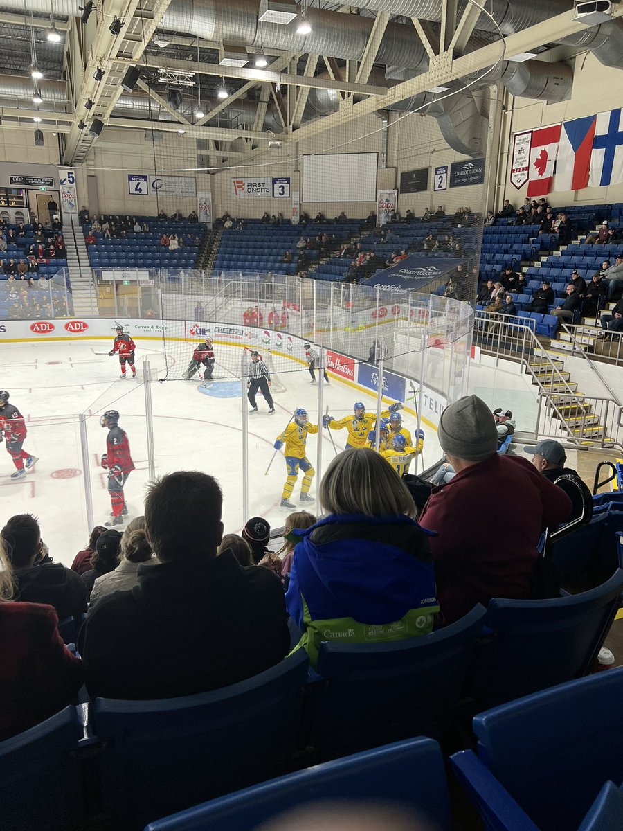 Stenberg och Gästrin - tillsammans 6 mål gjorda när Sverige leder med 8-3 efter 40 minuter. Sverige spelar väldigt moget och sammahållet. Kul att se!  #WorldU17