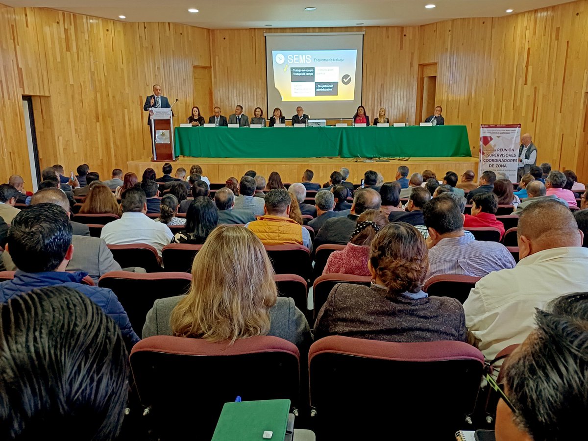 El día de hoy se llevó a cabo la primera reunión con Supervisores Escolares  y Coordinadores de Zona, en la cual se presentó el esquema de trabajo propuesto por la #SEMS y la conferencia "Marco Curricular Común en EMS Nueva Escuela Mexicana", por el Dr. Juan Pablo Arroyo Ortiz.