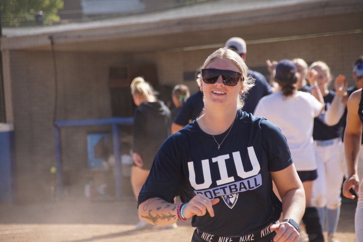 UIU_Softball's tweet photo. Student-Athlete is hard, Add soldier to the title.

Come January, Aubree will go to work &amp; we wanted a way for her to be with us &amp; us with her. Aubree, Thank you for your effort to our family &amp; your service to our country❕

We thank the donors that made this possible - 🇺🇸 🫶🏼 🦚 https://t.co/BBNnrRTiDc