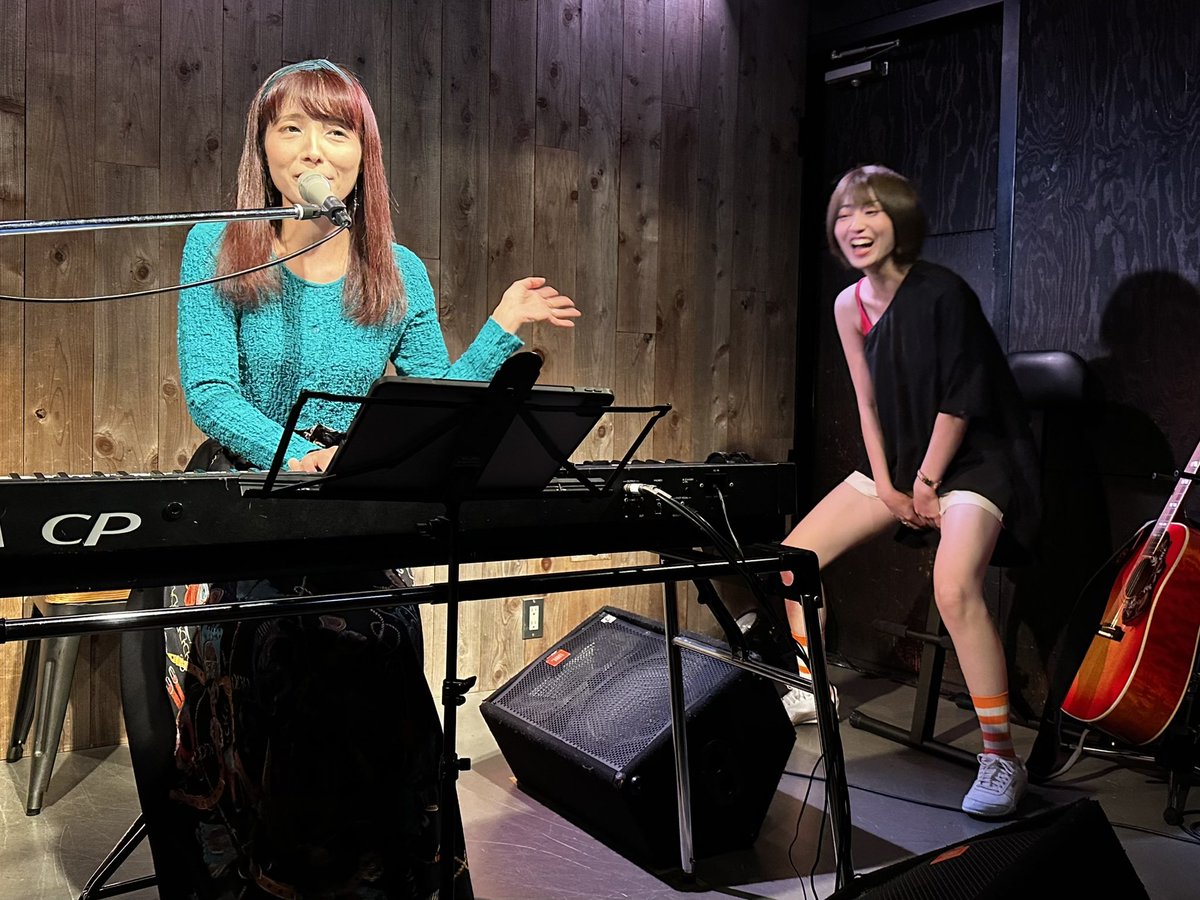 nandaaaaaro's tweet photo. 一番衝撃的だったのは、6/3鈴音ワンマンライブのセットリストに新曲披露したタイトルが書かれていなかったという事実を繭さんがカミン��アウト⁉️

本日の限定メニュー「ビーフシチューハンバーグ丼」
スペシャルドリンクメニュー「あなたの人生を肯定するカクテル」「君の住む街を肯定するカクテル」 https://t.co/EtyY0nWpG6