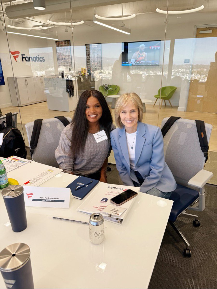 Day 1 is a wrap! Grateful for the incredible start at the ATHLETE BUSINESS IMMERSION program In LA! Big thanks to @Fanatics CEO @michaelrubin and his remarkable team for imparting invaluable business knowledge to athletes. 🙌📚💼 @WNBA @Fanatics #Learning
