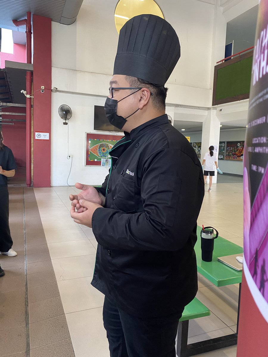 Year 5 interviewed Chef Benjamin today about #foodwaste in our school canteen as part of our <a href="/The_IPC/">IPC</a> topic Climate Changers. Did you know 1kg of food waste produces 2.5kg of carbon dioxide? 
<a href="/HELPISKL/">HELP International School</a> #climatechange