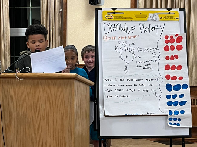 SalemSchoolsk12's tweet photo. Terrific presentation by the Bentley Academy Innovation School 3rd grade #Mathematics students at tonight's Salem School Committee Meeting Student Showcase, explaining the multiplication unit called Eureka Squared, in English and Spanish.
#math https://t.co/djwa67tEHa