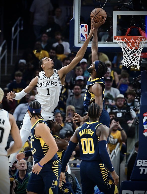 Pacers <a href="/IJackson22/">Isaiah Jackson🌴</a> blocks the shot by Spurs <a href="/wemby/">Wemby</a> in the first half of their game <a href="/GainbridgeFH/">Gainbridge Fieldhouse</a> 
.
.
.
<a href="/Pacers/">Indiana Pacers</a> #pacers