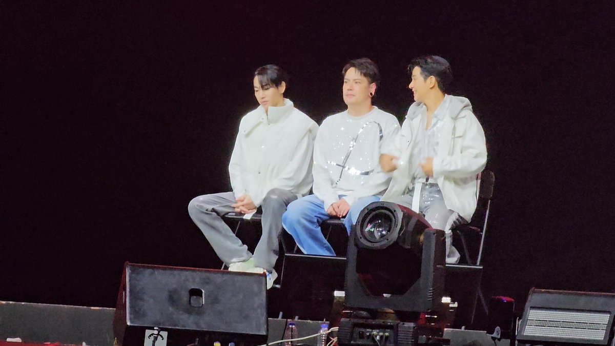 pidtanucha's tweet photo. #15thAnniversaryPeckAofIce
#PeckAofIceInFriendnityConcert_Day1
#FriendสนิทFinสนั่น
#GoodbyeSession
#PeckPalitchoke #เป๊กผลิตโชค https://t.co/P28f8OvjEc