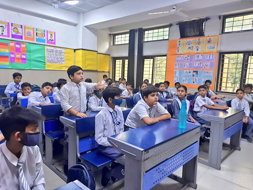 HappinessDelhi's tweet image. 📖💡जीवन की किताब में, प्रत्येक अध्याय अनूठी चुनौतियाँ लेकर आता है। हमारे मार्गदर्शक के रूप में #HappinessCurriculum 
हमें इन चुनौतियों को व्यक्तिगत विकास और परिवर्तन के अवसर के रूप में व्याख्या करना सिखाता है।📖✨🌼
#svno1morigate 
#Happinessclass