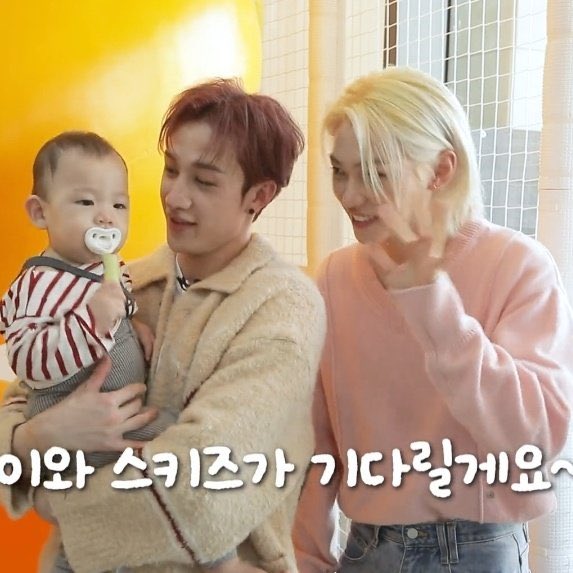 memeyoozi's tweet photo. on the verge of tears thinking abt parents chnlx with their baby oh my god they’d be so cute why can’t chn get flx pregnant pls 😭😭😭😭😭 https://t.co/zMV6eET7y6