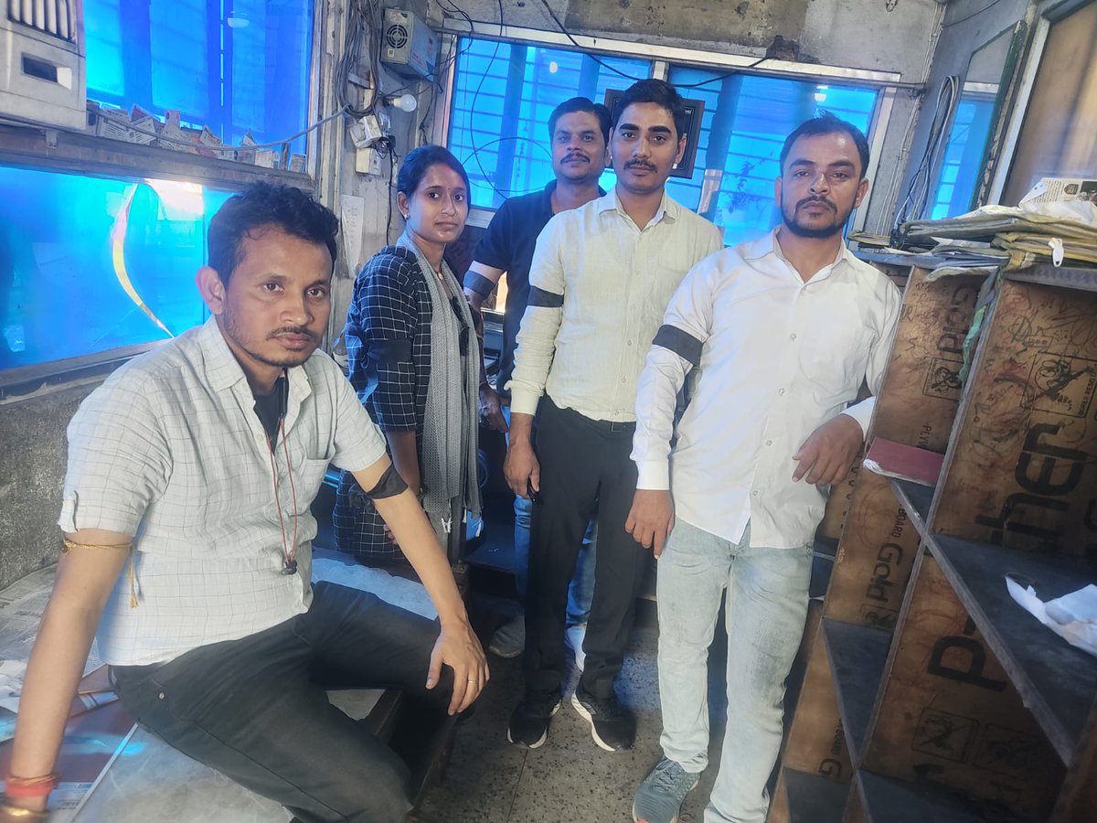 Shrikan57549746's tweet photo. #Beltron_DEO_मांगे_सेवा_समायोजन 
बेल्टों के माध्यम से नियोजित कर्मी अपने मांगों के लेकर काला बिला लगाकर शांतिपूर्ण अपने कारकों का निर्वाहन करते हुए
@AbhaySinghIAS
@yadavtejashwi
@NitishKumar
@pushpampc13
@chiragpaswan
@samrat4bjp
@aajtak https://t.co/OTH1LLo31e